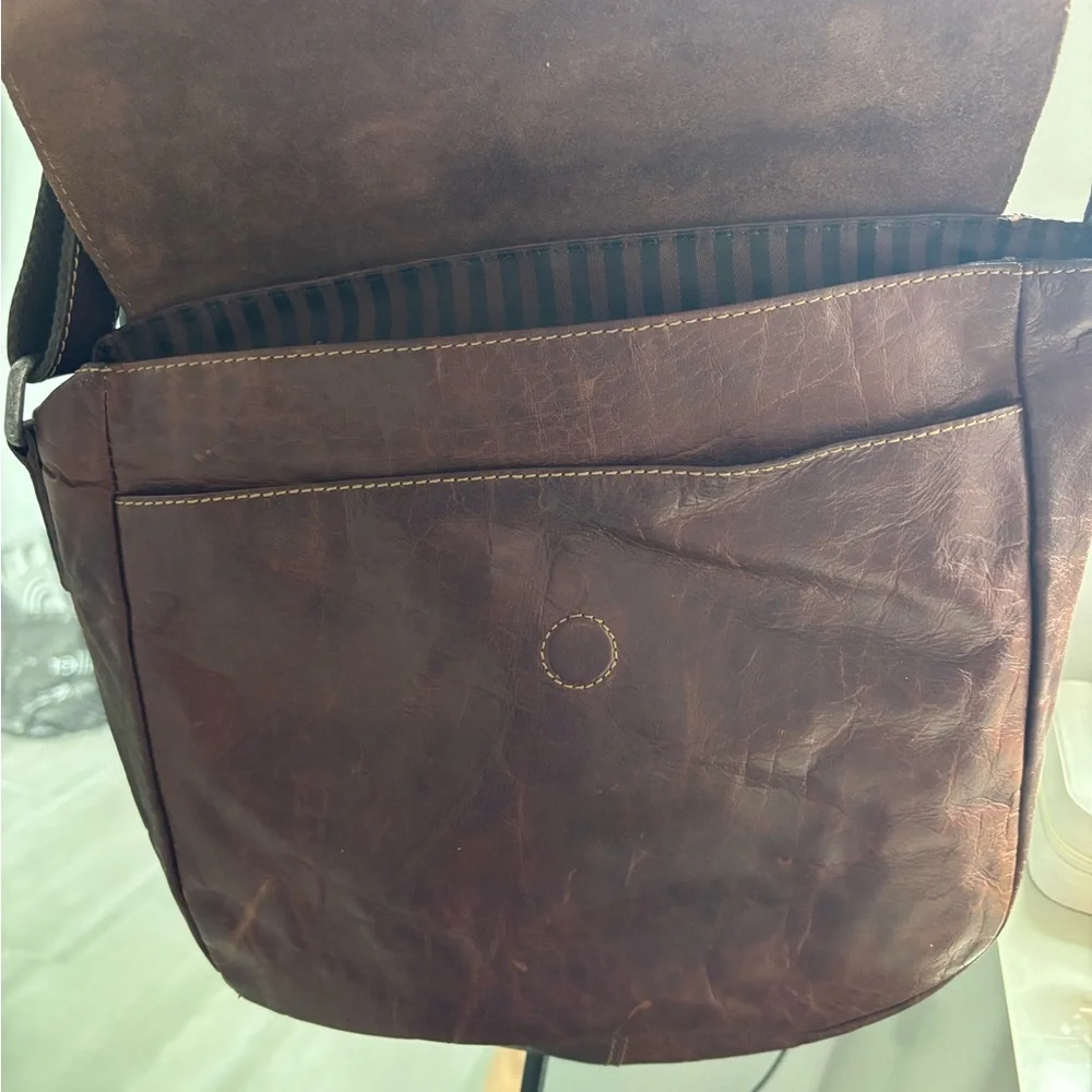 Jack George’s leather crossbody bag - Picture 3 of 4